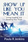 „SHOW UP LIKE YOU MEAN IT. Living, Leading, and Speaking Your Truth. Paula R Jenkins.“ Vier Menschen auf Berggipfel.