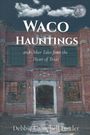 "Waco Hauntings and Other Tales from the Heart of Texas" von Debbie Campbell Fowler. Ein verlassenes, rotes Backsteingebäude.