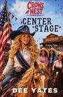 „CROWS NEST COWGIRLS: CENTER STAGE“ und „DEE YATES“. Eine Frau mit blonden Locken reitet ein Pferd bei einem Rodeo.