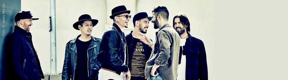 Linkin Park – Chester Bennington, Rob Bourdon, Brad Delson, Phoenix, Joe Hahn, Mike Shinoda